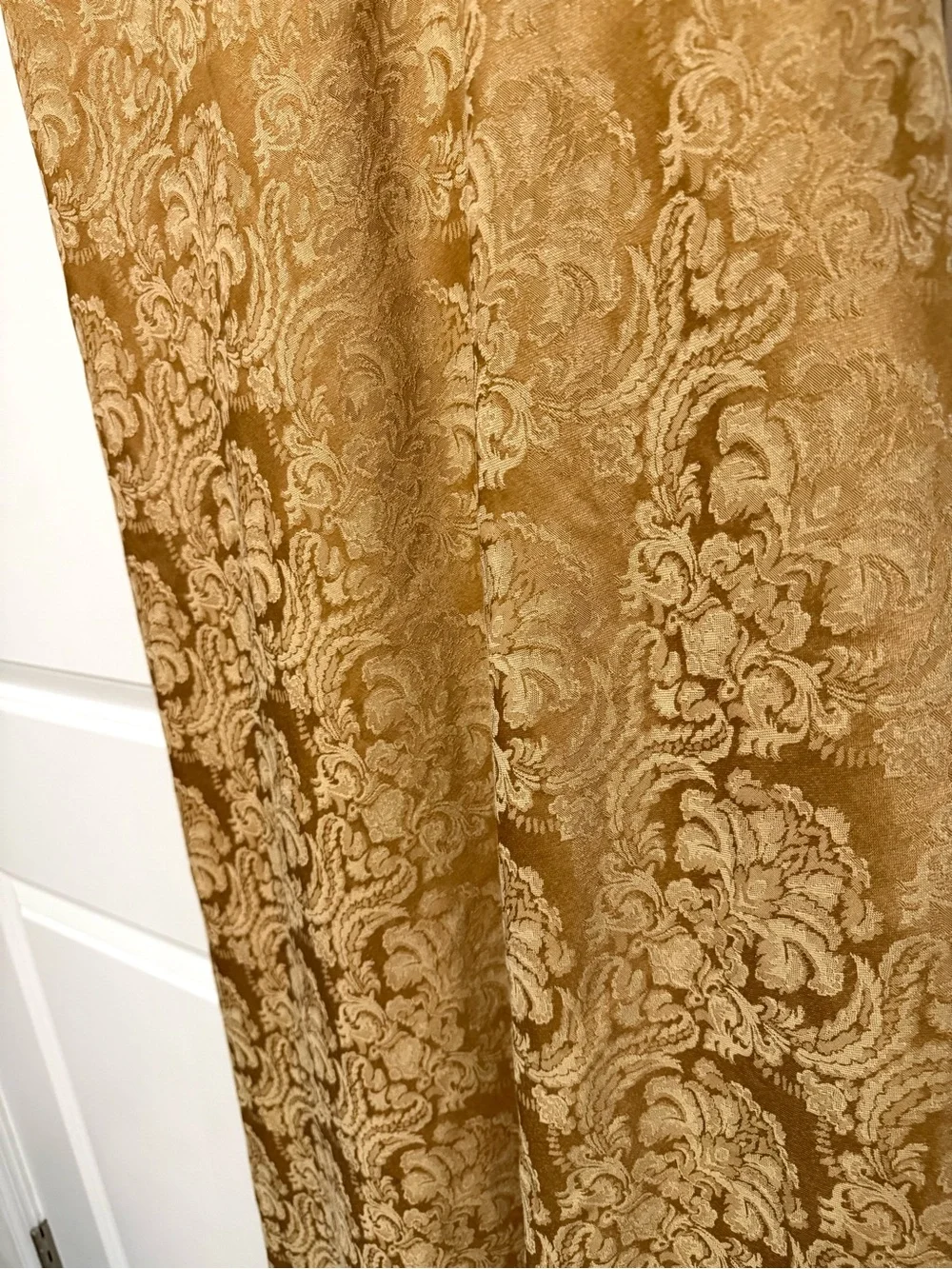 N/A luxurious gold